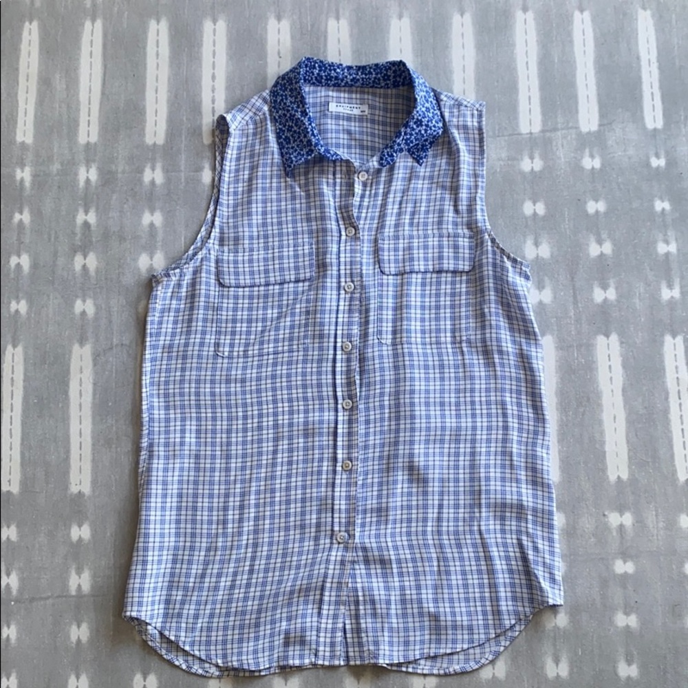 Equipment sleeveless blouse